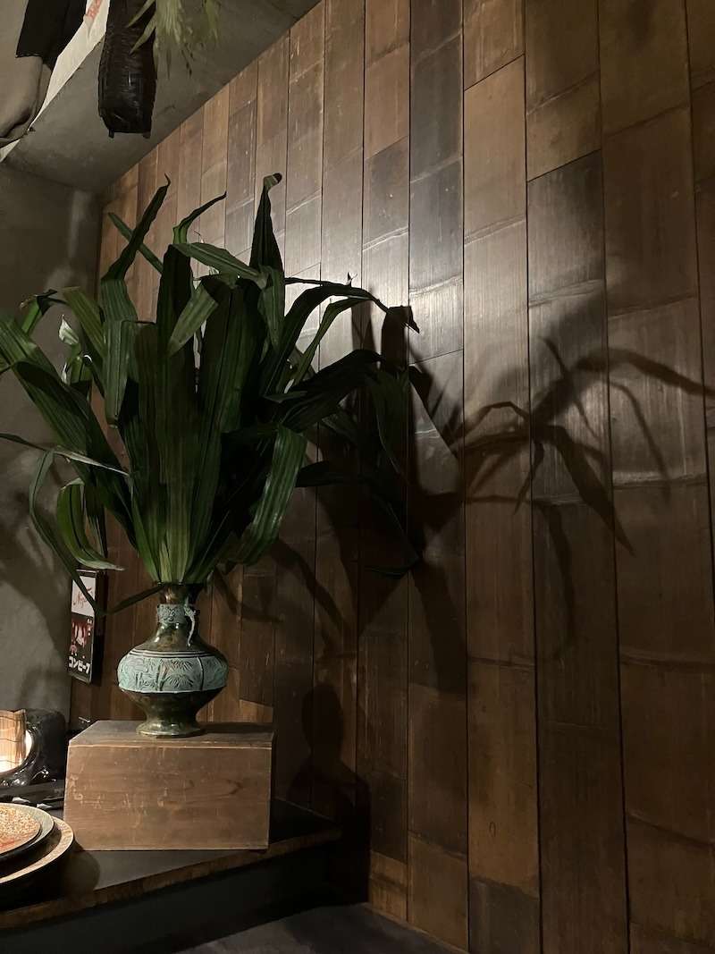 バンブー（竹）フローリングを床と壁に貼る