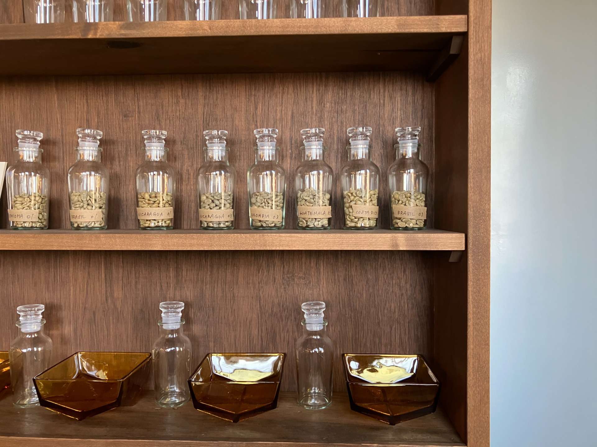 元建築事務所の渋ビルを珈琲焙煎喫茶店に改装