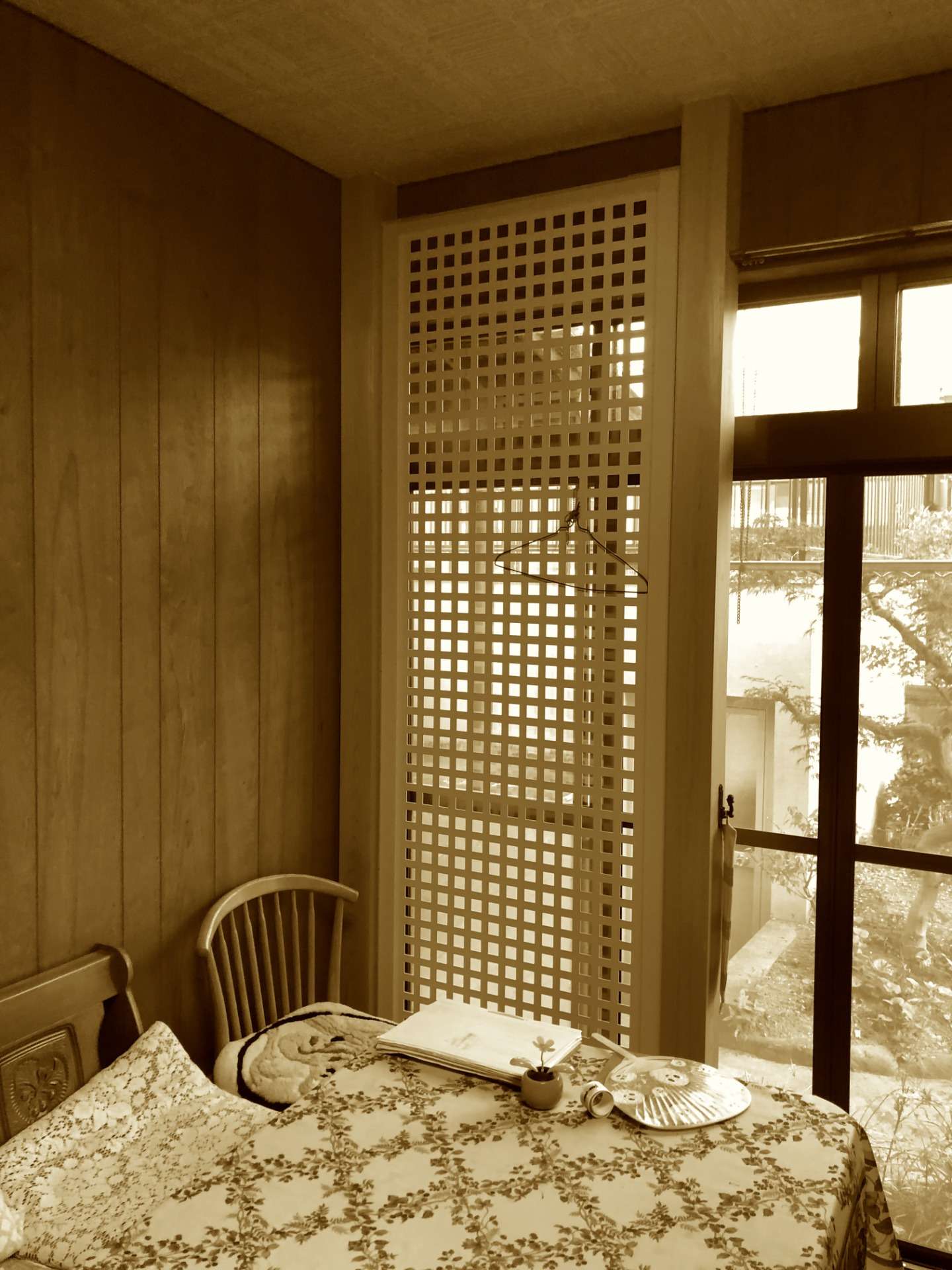 before. 耐震補強の謎のフェンス　下地窓風にアレンジしました。